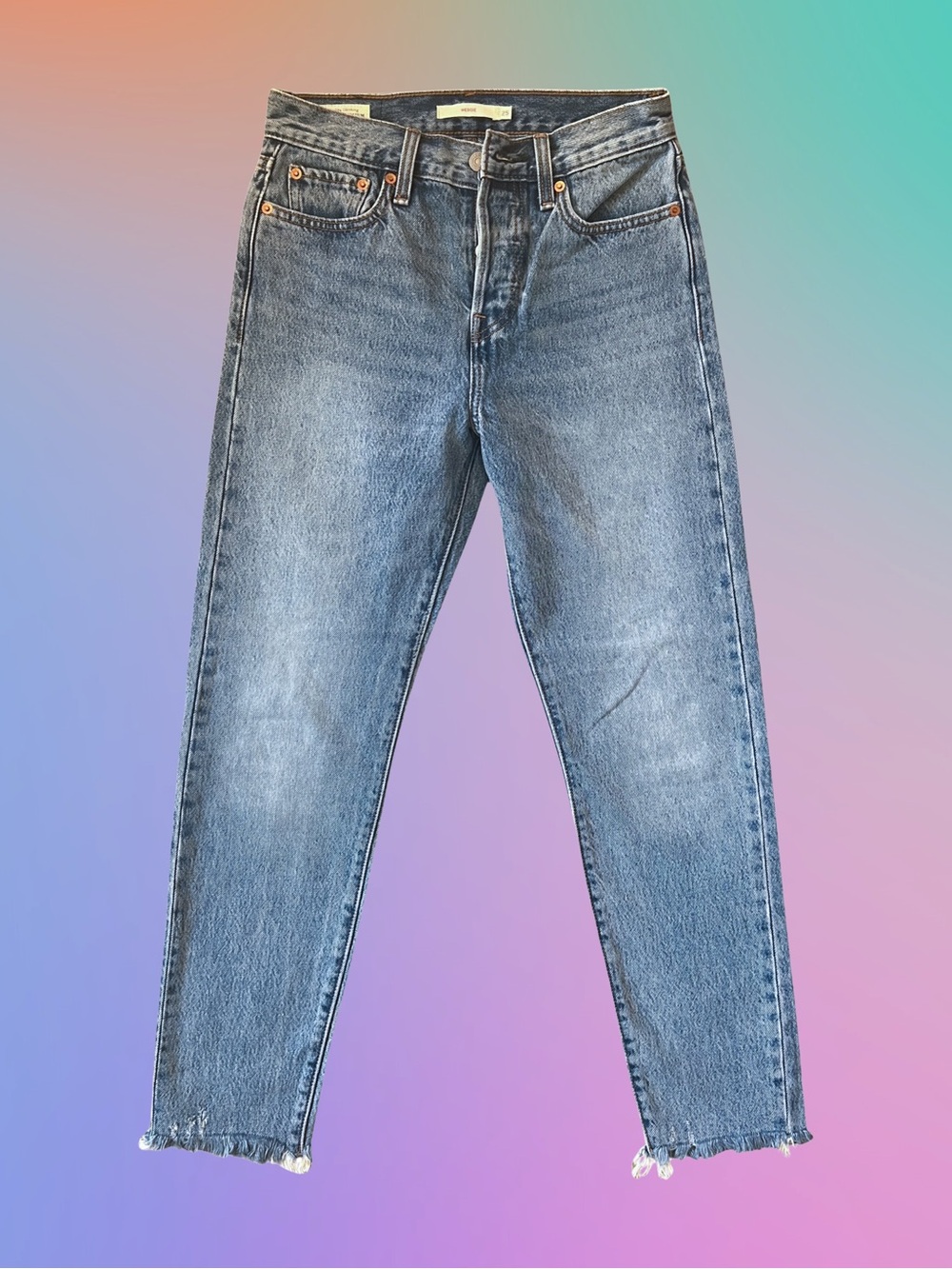 LIKE NEW 👖LEVI’S wedgie jeans in medium wash. SIZE 25